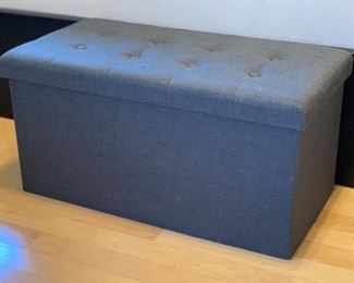 Tufted Fabric Storage Bench	 	
