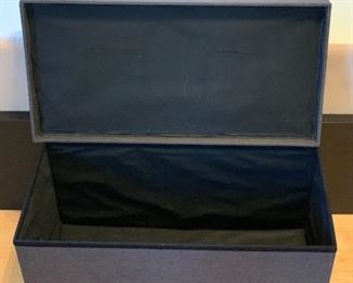 Tufted Fabric Storage Bench	 	
