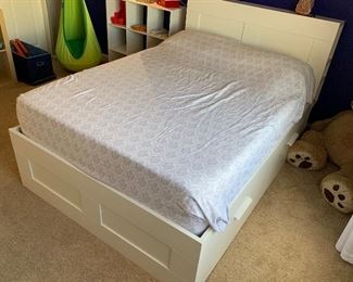 Full Bed White Frame & mattress 43x55x88in HxWxD