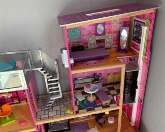 kidkraft dollhouse	 	
