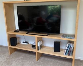 Insignia 55in 4K Ultra HD Smart TV “E55G4QNKCSBGNNX” 30x48x4in