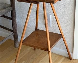Small Oak Country Table 26x15x14in