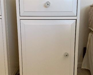 2 White nightstands 26x15.5x15.5