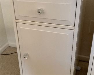 2 White nightstands 26x15.5x15.5