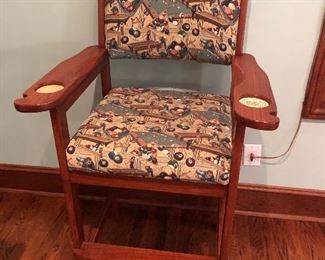 Spectator chair for a pool room
