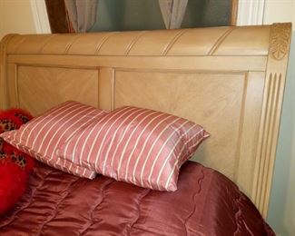 Broyhill Queen/King bedroom set...sleigh bed