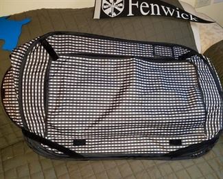 Portable pet carrier/crate