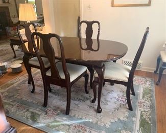 Ethan Allen Dining Suite with two leaves and table pans - 6 chairs