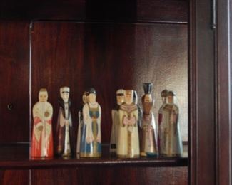 Cabinet figures, carved wooden and painted by hand.