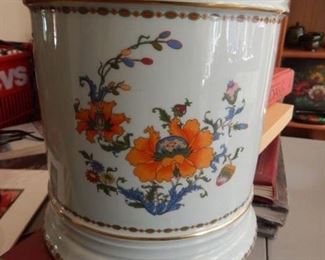 Large table top planter.