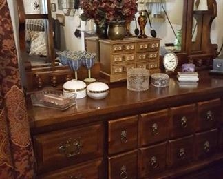 Dresser w/mirror