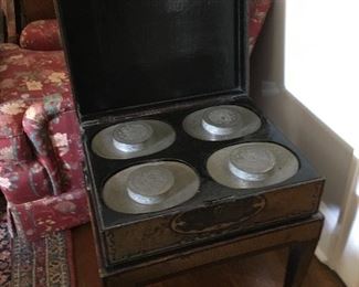 Tea Caddy, Chinese export for the British market, 1860 - 1880 with pewter tins, on stand 
