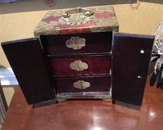 Jewelry box