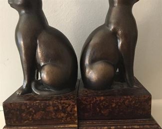 Feline bookends