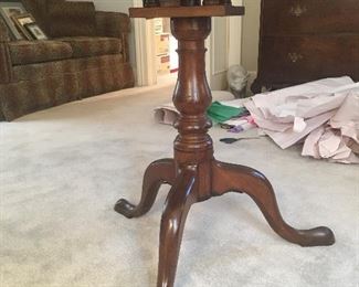 Tilt Top Table with Cricket Cage, English, Queen Annne style legs 30" Diameter 28" height