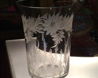 Detail : Etched glass tumbler