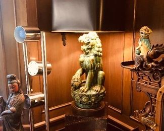 Huge Foo dog lamp with one drill screw in back