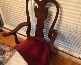 Henkel Harris, Virginia Gallery Dining Table and Chairs- all mahogany, Pristine Condition