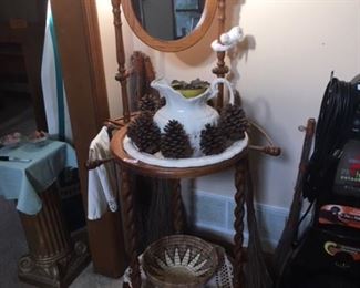 DECORATIVE ACCESSORIES