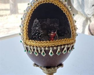 Christmas scene egg.