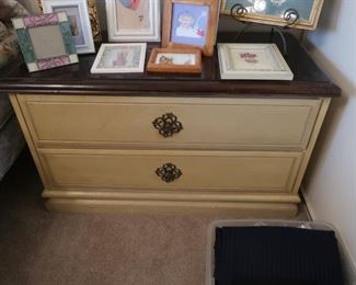Dresser and 2 night stands 