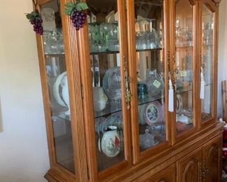 Oak china cabinet, matches dining room table