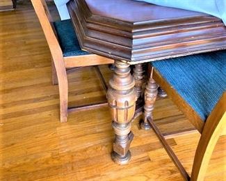 Dining Table w/Chairs