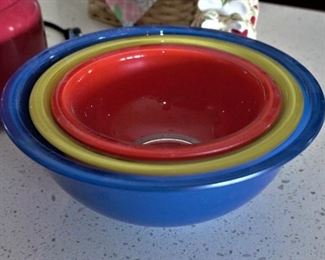 Vintage nesting bowl set