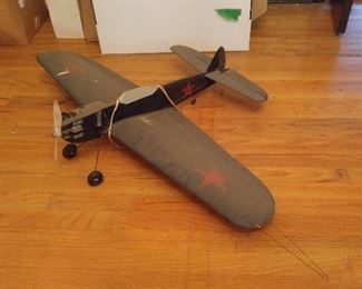 4 plane and two boat models