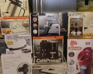 KITCHEN APPLIANCES; 5 ARE NIB