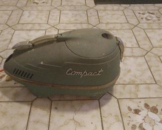 Vintage deco Compact vacuum