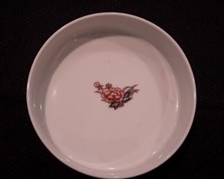 Imari Empress stacked bowls with lid, in excellent condition!