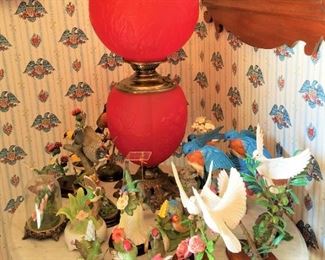 Cranberry Lamp, Figurines