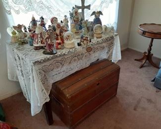 table, trunk, drum table, couch