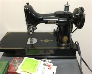 Singer 151 featherweight sewing machine with accessories. No case.