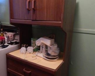 Kitchen cabinet