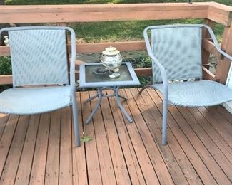 Several sets of outdoor furniture 