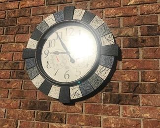 Outdoor clock 