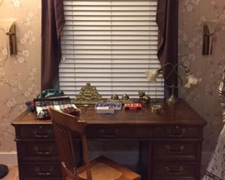 Slight Desk