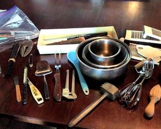 APT082 Kitchenware Mystery Lot