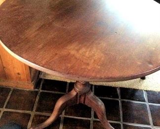 APT098 Round Wooden Table