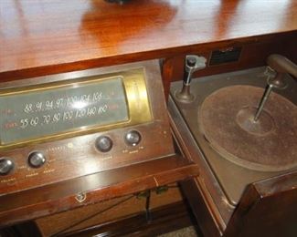 Vintage Radio / Record Player. Radio Works