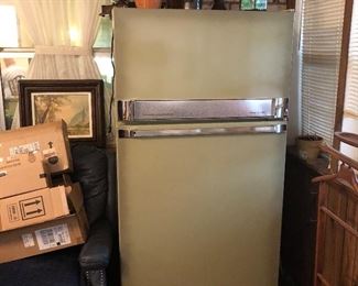 1970's Avocado Re-fridge, has been updated and in working condition!!