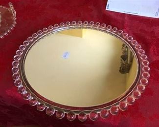 Mirrored vanity tray https://ctbids.com/#!/description/share/256918