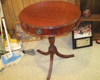 Vintage Round 3 legged Table