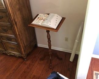 Webster s Unabridged 2nd Edition Leather Dictionary and Stand   