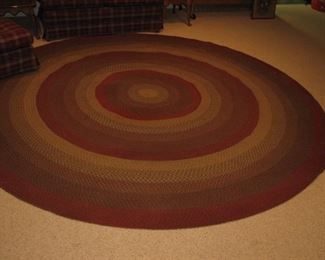 Braided round rug