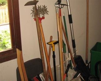 Long handle garden tools