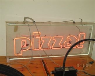 Neon Pizza sign