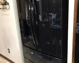 005 LG Refrigerator